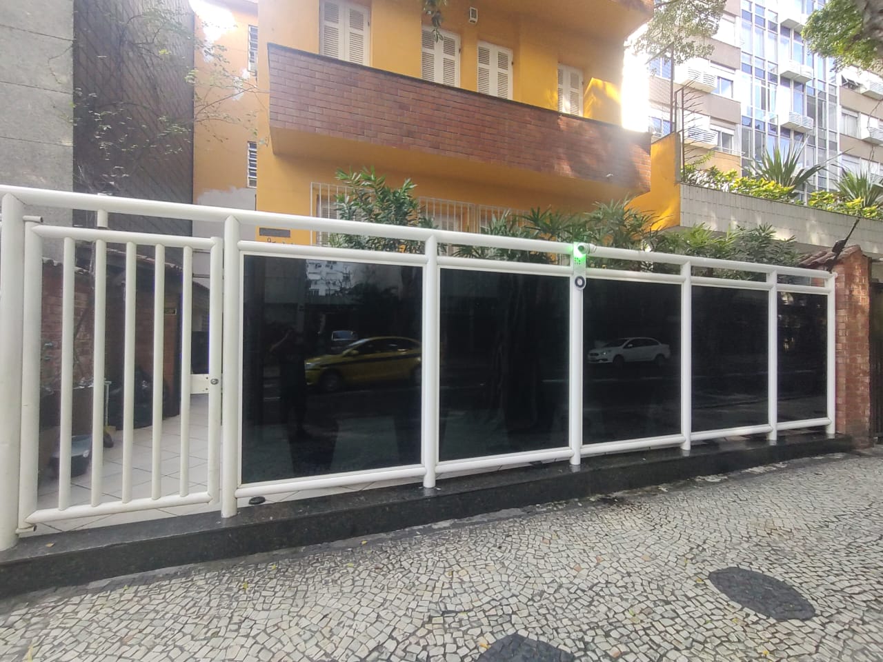 Película antivandalismo para segurança de fachadas