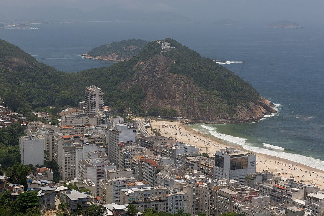Leme, Rio de Janeiro — bairro atendido pela Blackout Film com instalação de insulfilm residencial e comercial