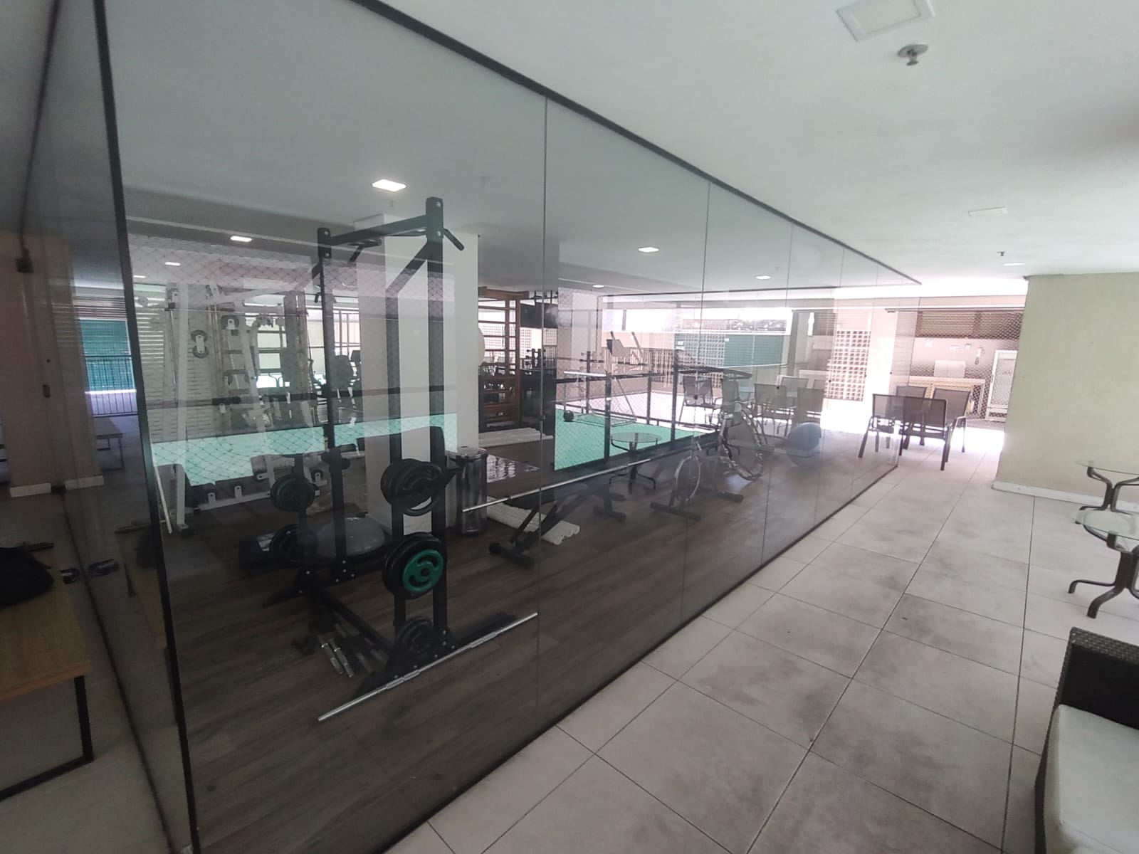 blackout-film-rj-instalacao-insulfilm-espelhado-pelicula-de-privacidade-escritorio